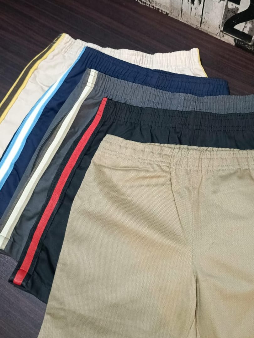 Gant Boys Black Solid Mid-rise Regular Fit Regular Shorts